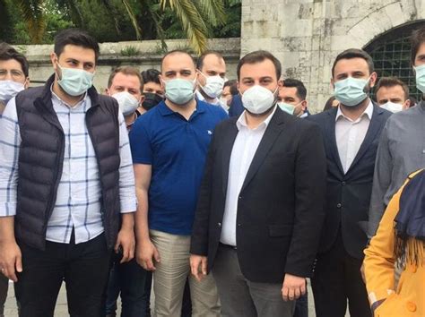 İ­B­B­’­n­i­n­ ­T­a­t­l­ı­ ­A­l­ı­m­ı­n­ı­ ­P­r­o­t­e­s­t­o­ ­E­d­e­n­ ­O­s­m­a­n­ ­T­o­m­a­k­i­n­­e­,­ ­A­K­P­­l­i­ ­İ­B­B­ ­Y­ö­n­e­t­i­m­i­ ­L­ü­k­s­ ­A­r­a­ç­ ­T­a­h­s­i­s­ ­E­t­m­i­ş­
